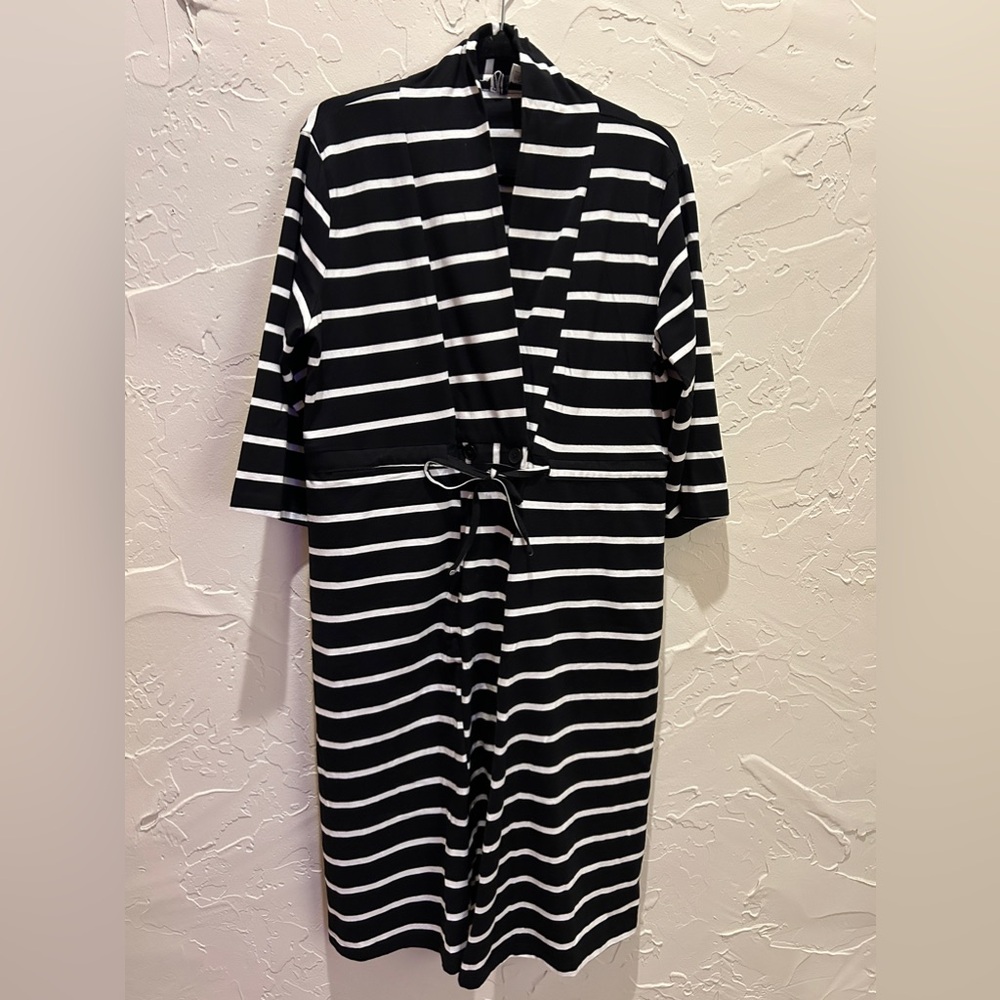 Gownies Black and White Stripe Post Surgery Mastectomy Robe Size M/L